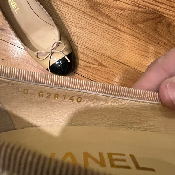 Chanel kitten heel beige black shoes with bow CC heels 39.5 US 8.5 - Picture 3 of 6